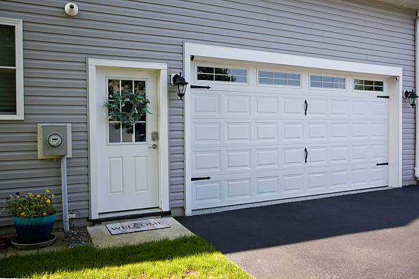 24/7 Emergency Garage Door Panel Replacement experts in Louisiana, MO